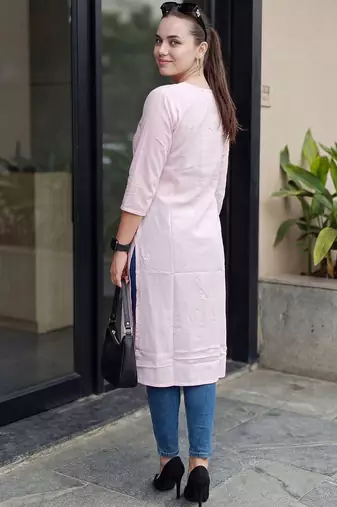 Pink women paisley embroidered thread work floral kurta