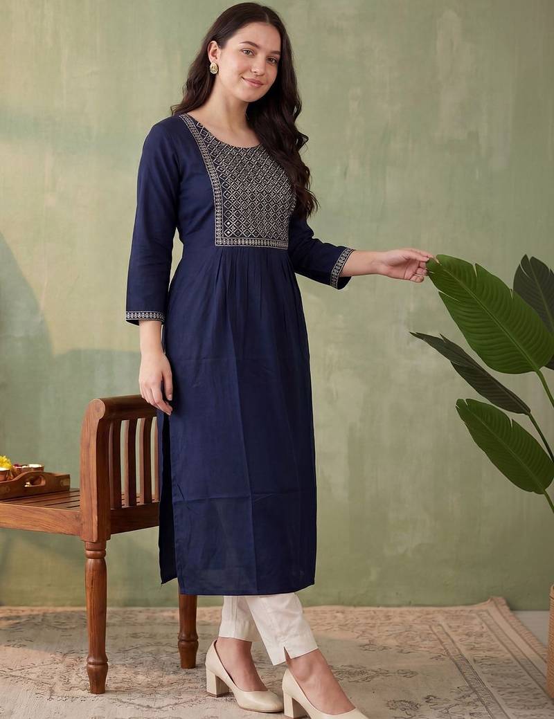 Blue women ethnic motifs embroidered thread work kurta