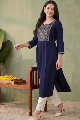 Blue women ethnic motifs embroidered thread work kurta