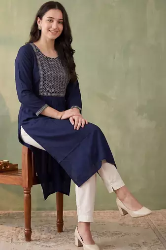 Blue women ethnic motifs embroidered thread work kurta