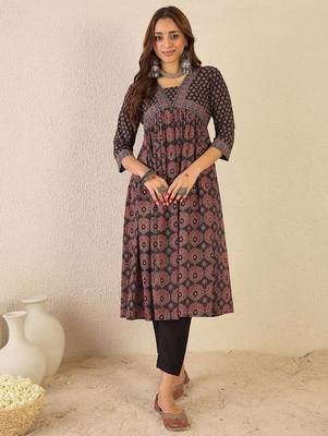 Black women ethnic motifs printed straight kurta 1