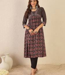 Black women ethnic motifs printed straight kurta