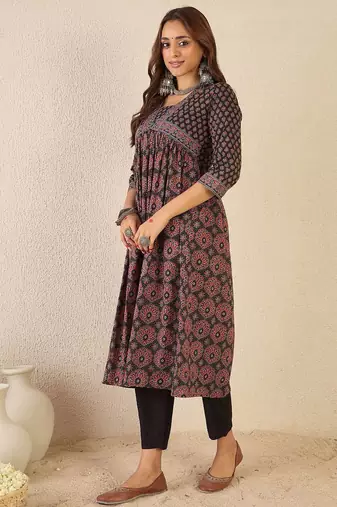 Black women ethnic motifs printed straight kurta