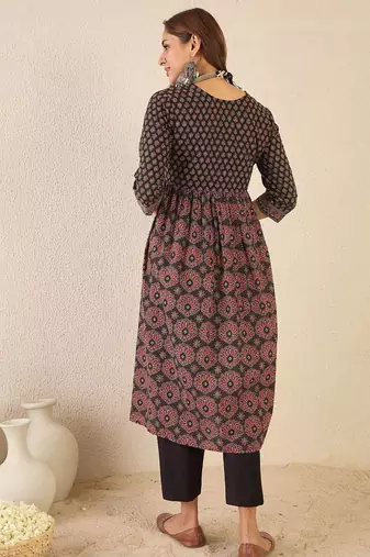 Black women ethnic motifs printed straight kurta