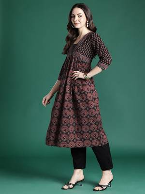 Black ethnic motifs printed kurta 3