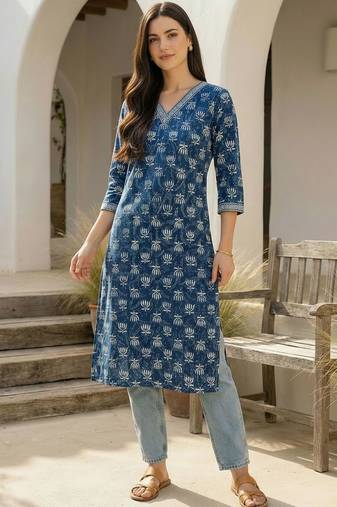 Blue women floral printed floral kurta