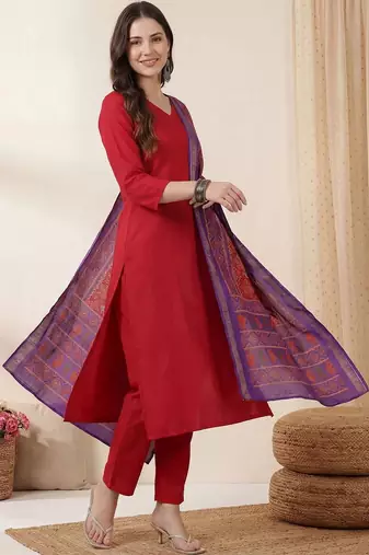 Red women regular kurta with trousers & with dupatta