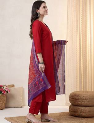 Red women regular kurta with trousers & with dupatta 3