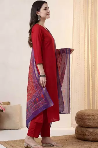 Red women regular kurta with trousers & with dupatta