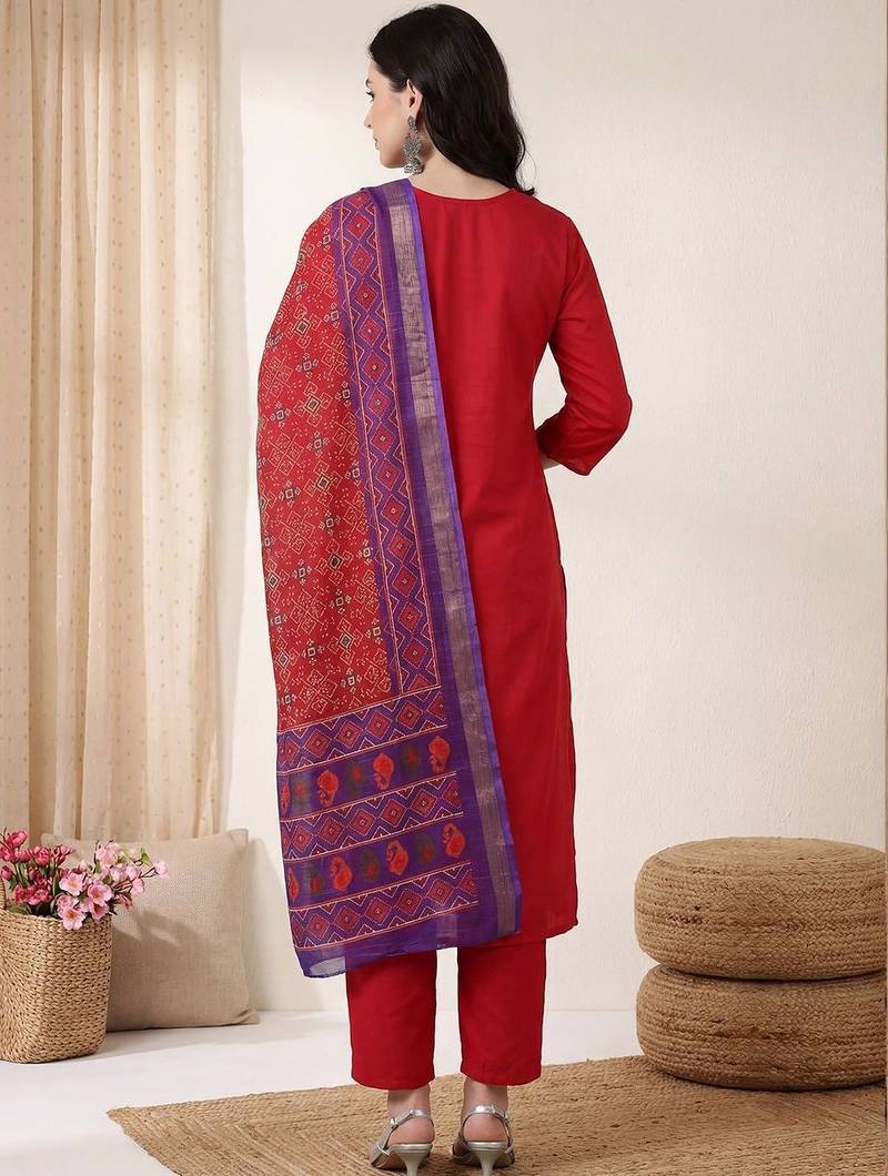 Red women regular kurta with trousers & with dupatta