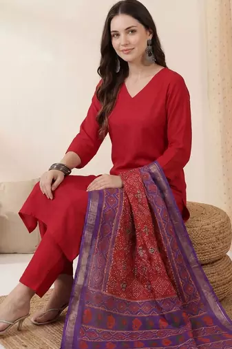 Red women regular kurta with trousers & with dupatta