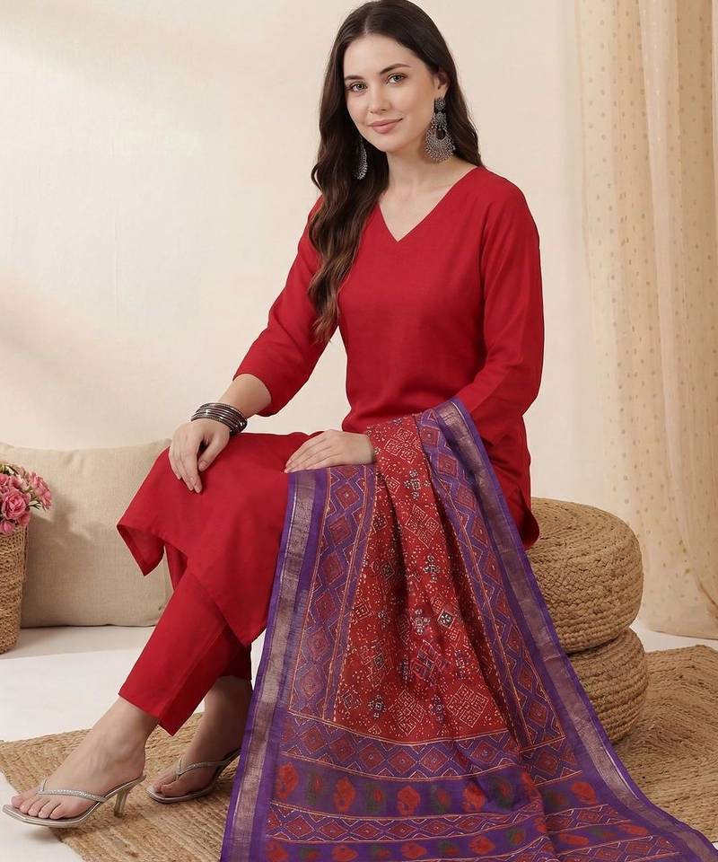 Red women regular kurta with trousers & with dupatta