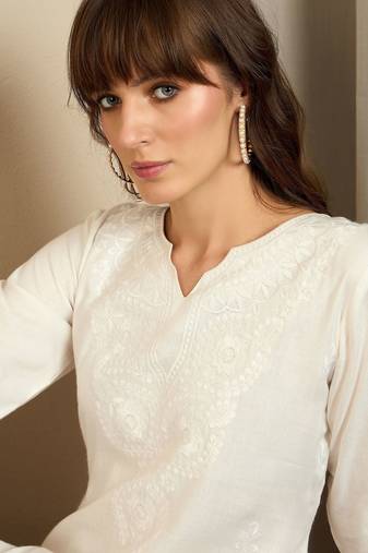 White women floral embroidered thread work straight kurta