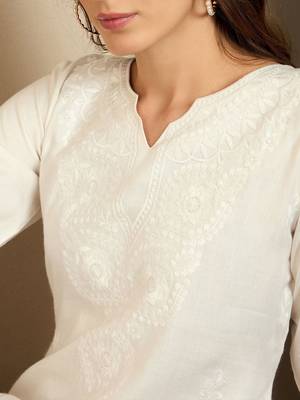 White women floral embroidered thread work straight kurta 3