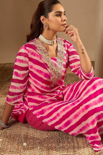 Pink leheriya embroidered straight kurta
