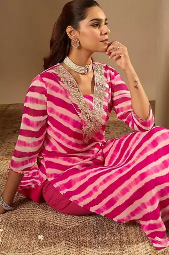 Pink leheriya embroidered straight kurta