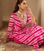 Pink leheriya embroidered straight kurta