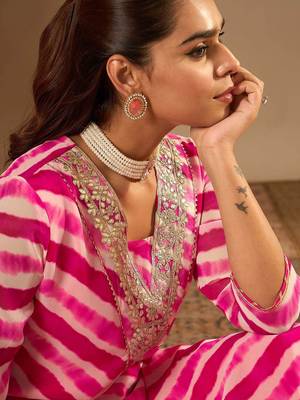 Pink leheriya embroidered straight kurta 3