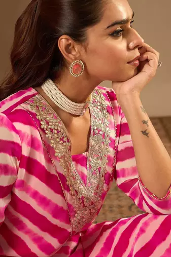 Pink leheriya embroidered straight kurta