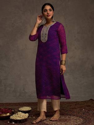 Purple women leheriya printed sequinned kurta 5