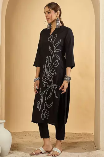 Black women floral embroidered v-neck kurta