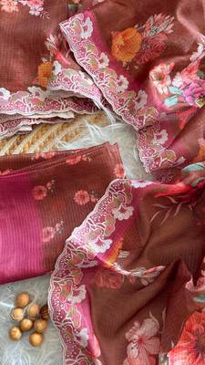 Coffee silk blend printed saree with floral print 3