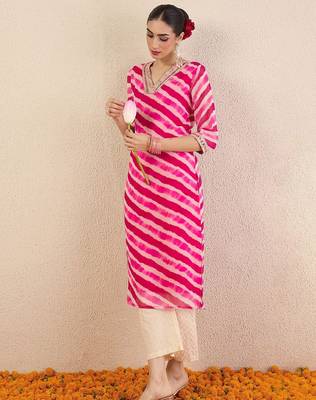 Pink women leheriya printed mirror work kurta 5
