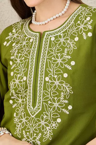 Green floral embroidered thread work round neck straight kurta