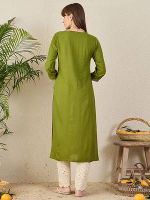 Green floral embroidered thread work round neck straight kurta 3