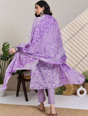 Lavender women floral printed cotton kurta with trousers & with dupatta 4