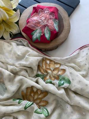 Beige georgette printed saree with floral print 3