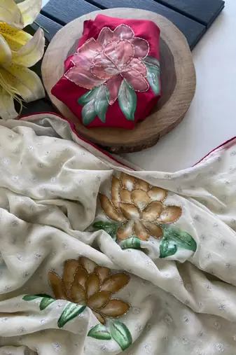 Beige georgette printed saree with floral print