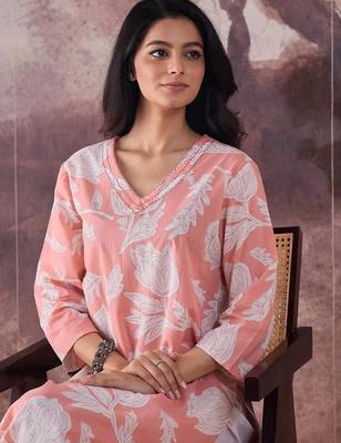 Pink floral printed v-neck straight cotton kurta 2