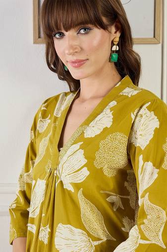 Mustard women floral printed cotton kurta with trousers