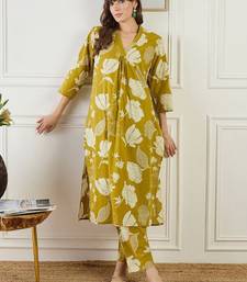 Mustard women floral printed cotton kurta with trousers