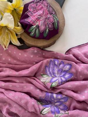 Beige georgette printed saree with floral print 3