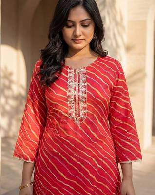 Red women leheriya printed mirror work kurta 3