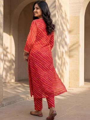 Red women leheriya printed mirror work kurta 4