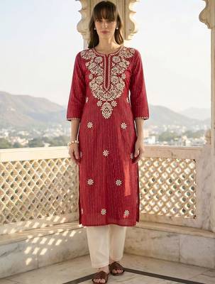 Maroon women floral embroidered thread work kurta 1