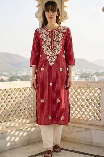 Maroon women floral embroidered thread work kurta