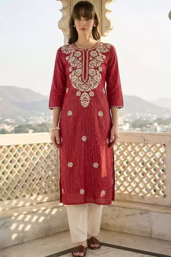 Maroon women floral embroidered thread work kurta