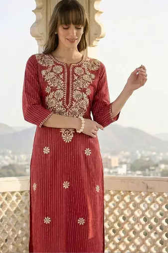 Maroon women floral embroidered thread work kurta