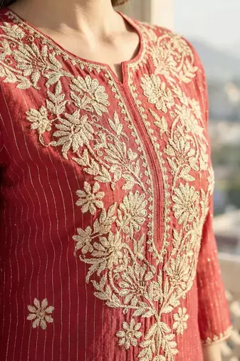 Maroon women floral embroidered thread work kurta