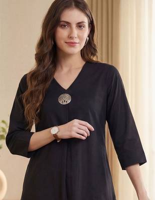 Black women regular liva kurta with trousers 2