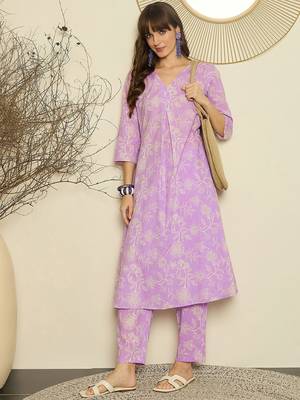 Lavender floral printed v-neck a-line cotton kurta with trousers 1