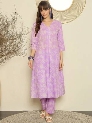 Lavender floral printed v-neck a-line cotton kurta with trousers 2