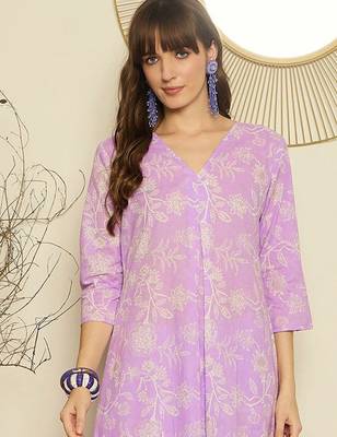 Lavender floral printed v-neck a-line cotton kurta with trousers 3