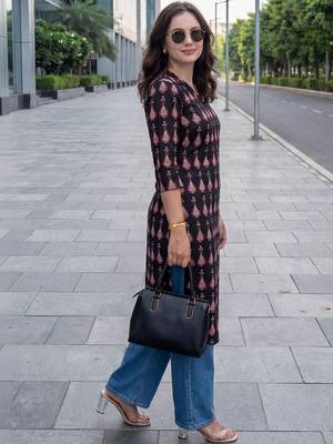 Black women ethnic motifs printed kurta 4