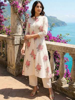 Off white women floral printed floral kurta 1