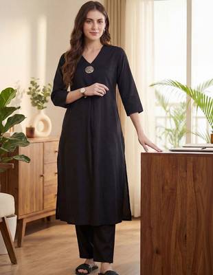 Black women regular liva kurta with trousers 3